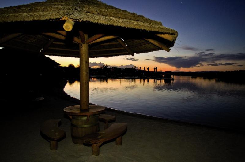 Pirate Cove Resort & Marina Needles Luaran gambar
